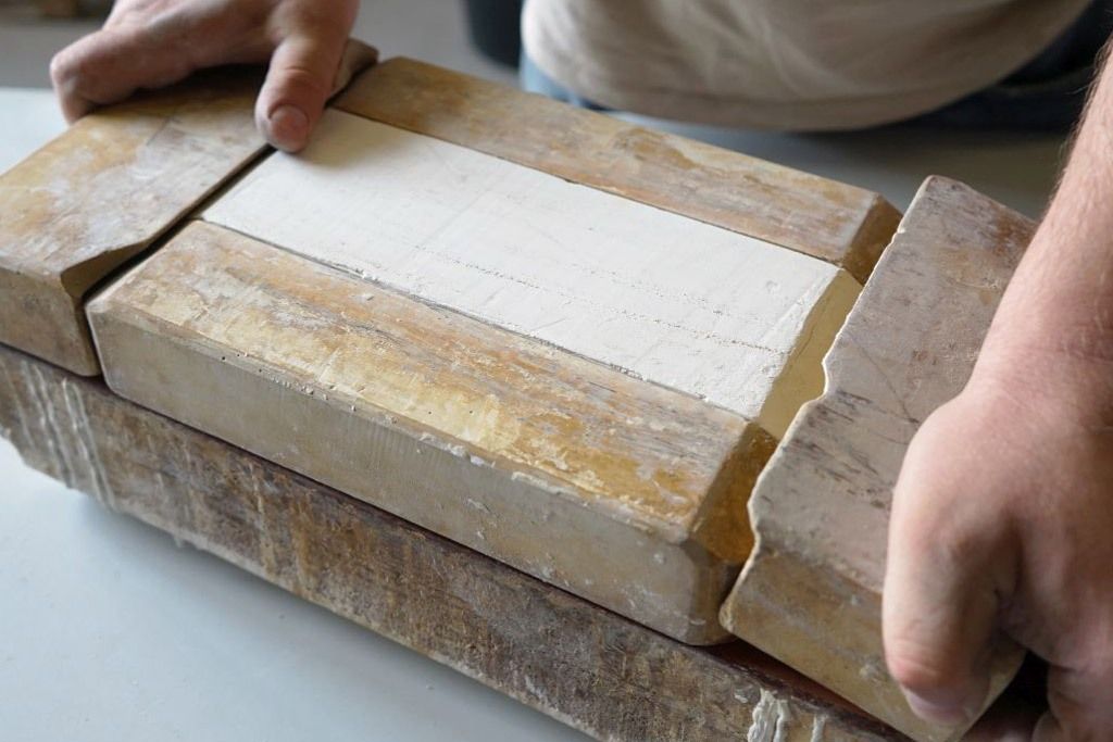 Working form with model plaster