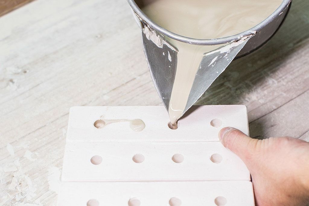 Porcelain mass is poured