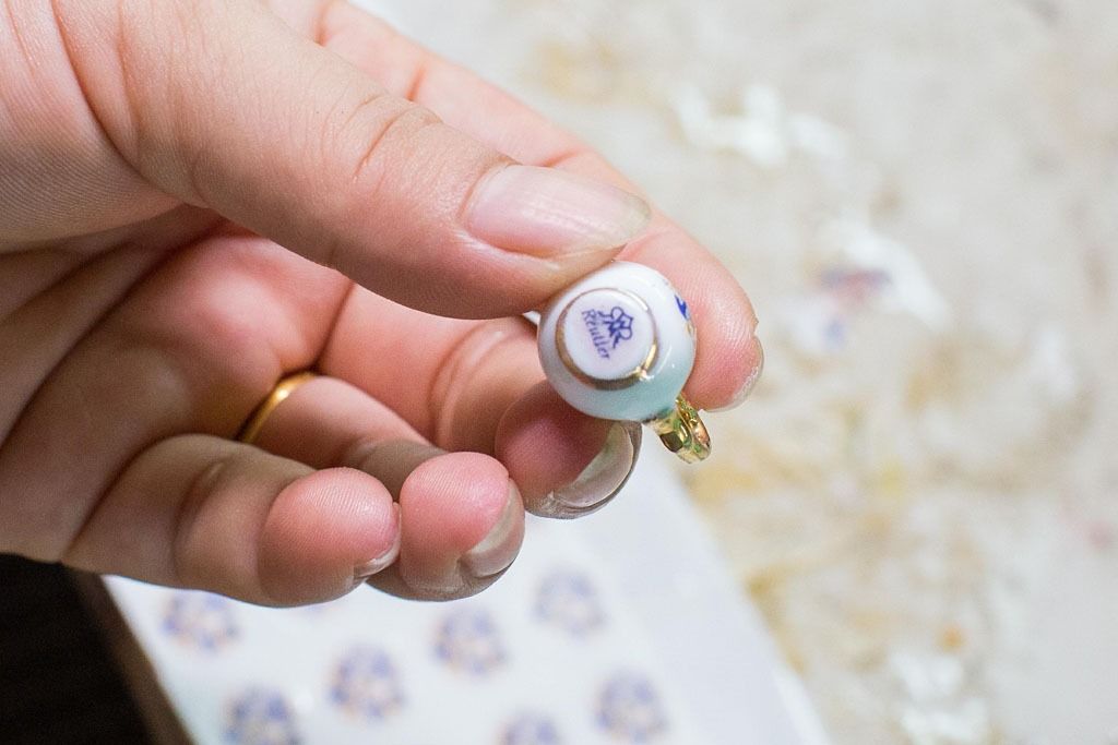 Attaching the bottom mark